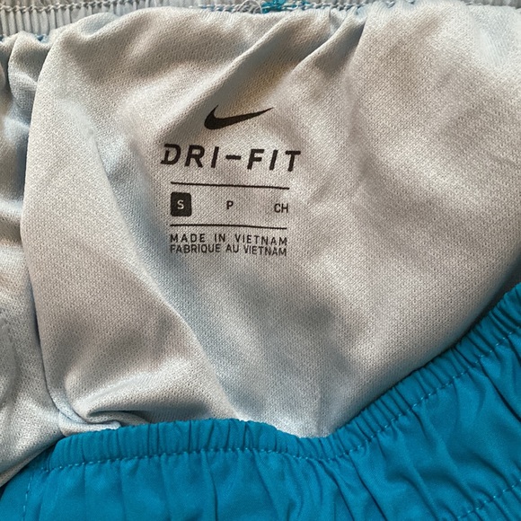 3 pairs!!! Womens NIKE running shorts - Picture 7 of 7